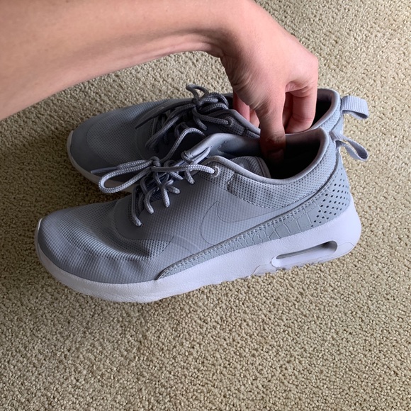 Nike gray air max Thea tennis shoes - Picture 4 of 8